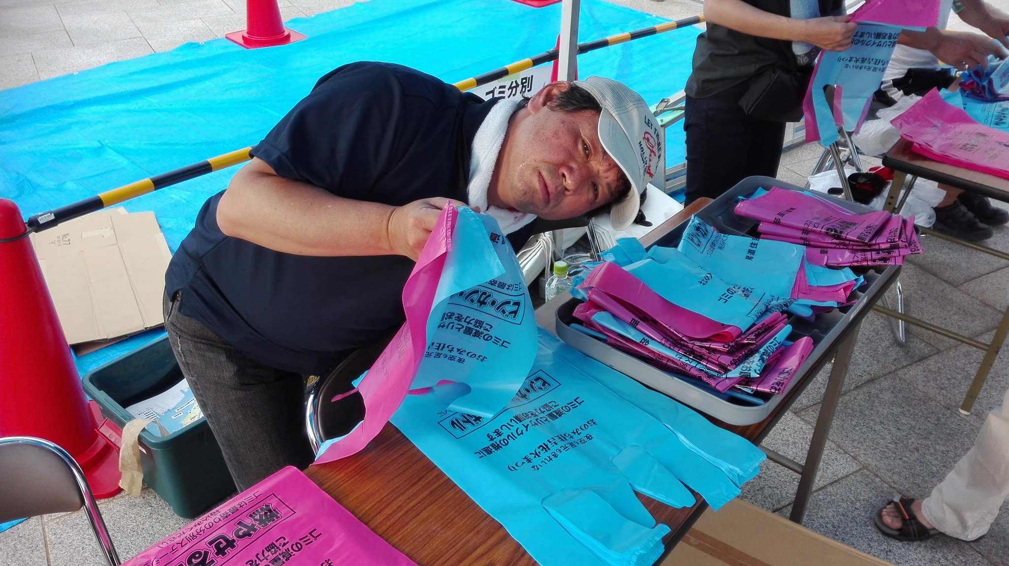 尾道観光協会 おのなび 広島県 Twitter પર 花火でゴミの分別を行っているボランティアさんたち ゴミはゴミ袋へ分別の上 分別ステーションへお持ち込みください Onomichi 花火