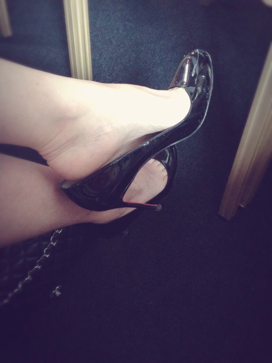 MistressMoneyP's tweet photo. You're inferior to me: you pay me, I spend your money, you're a #loser Simple 💷 #rinsed #rtpig @xrtve @FindomAssist https://t.co/Uo1pL79B7q