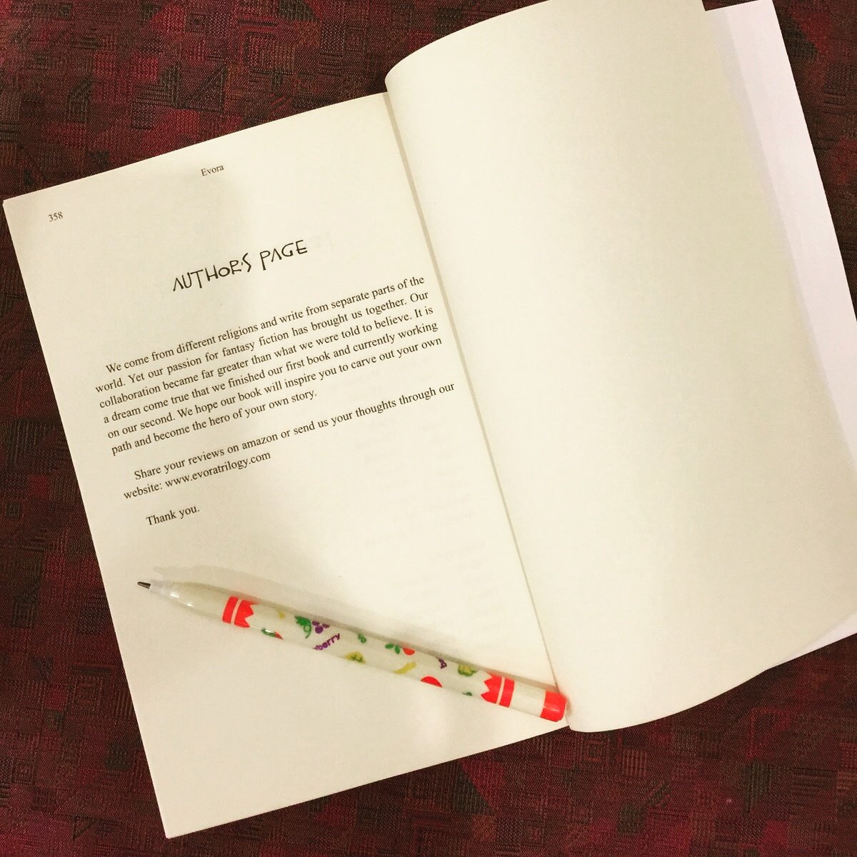 evoratrilogy's tweet photo. Thankful to our reader's positive feedback 💕💕💕 #summerreading #evoratrilogy #SummerReadingChallenge #BookWorm https://t.co/LcY4CDL5Cz