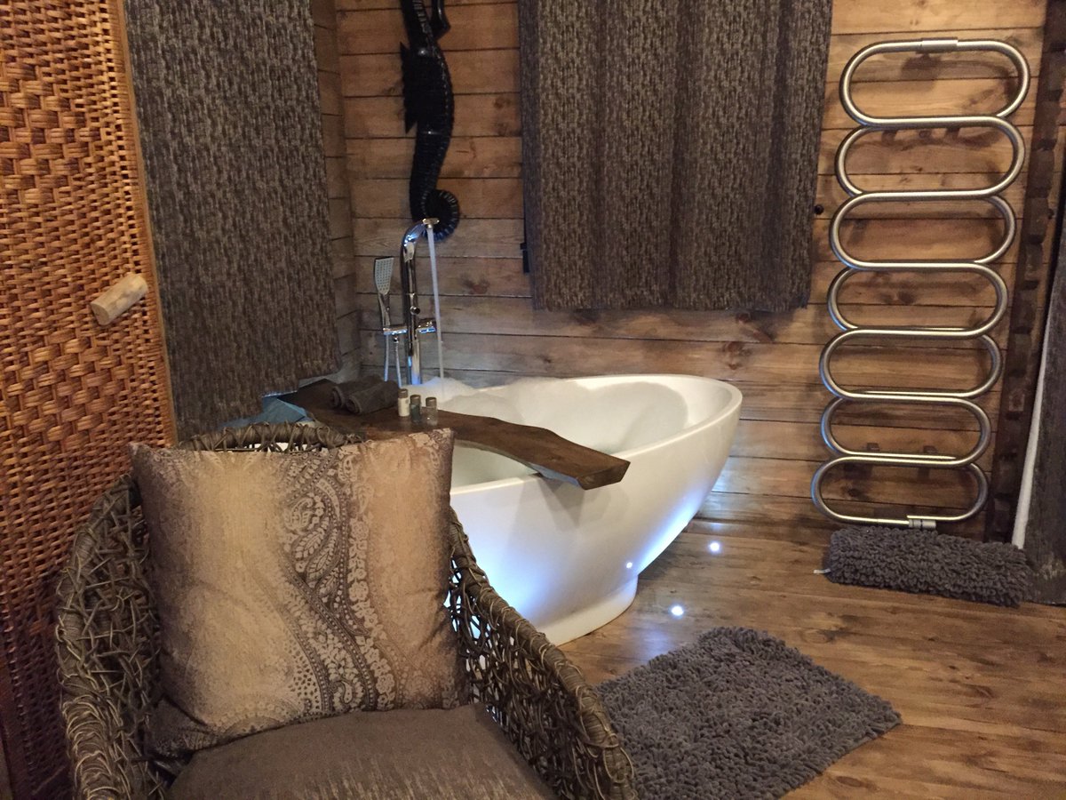 HotelSkye's tweet photo. Flodigarry Hotel Garden Lodge Room is open for bookings!! https://t.co/9kE98xrxPR https://t.co/1oyzn3RkYS