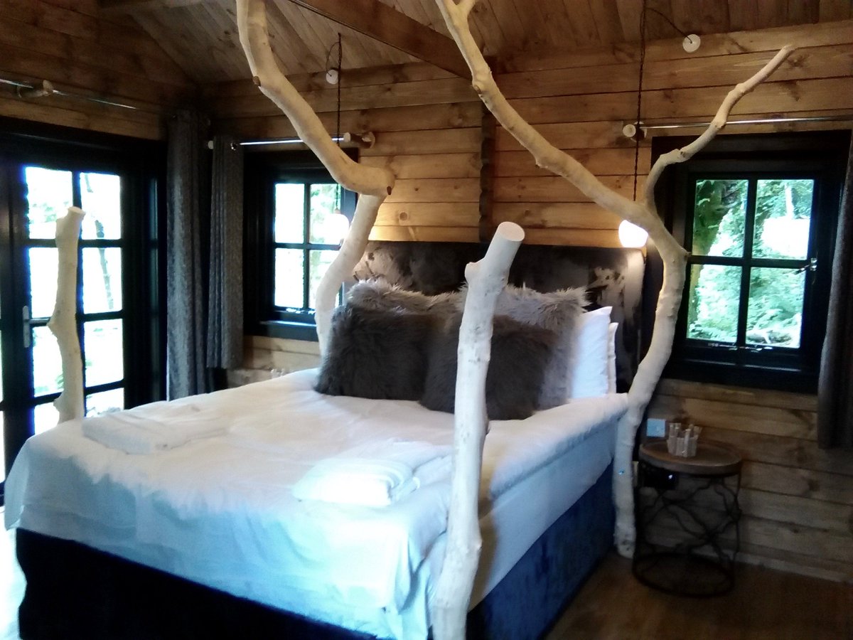 HotelSkye's tweet photo. Flodigarry Hotel Garden Lodge Room is open for bookings!! https://t.co/9kE98xrxPR https://t.co/1oyzn3RkYS