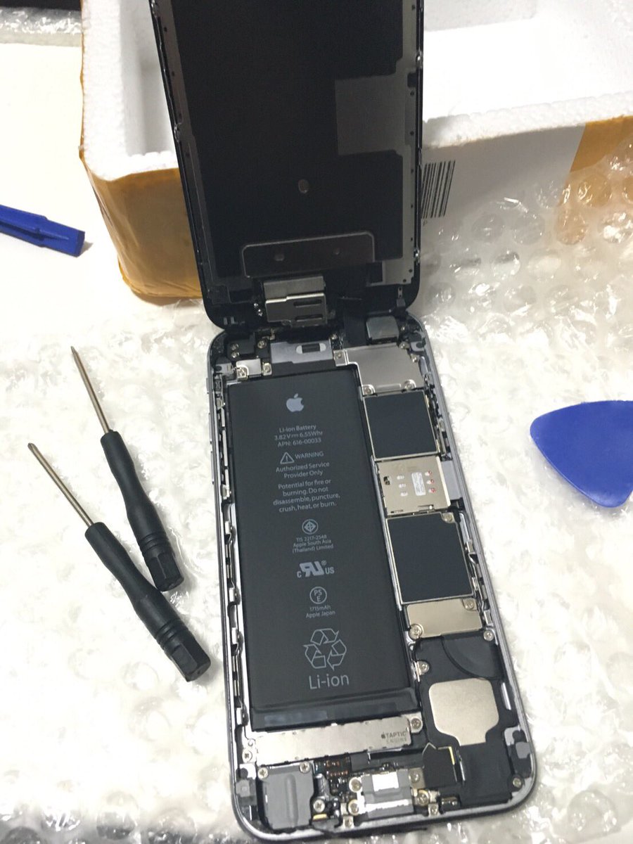 休業中 Cis Iphone脱獄代行 2時間かけてバラバラにして フレームをブラックフレームに交換して 更にリンゴマーク をledに光らせました ちょーかっこいい でもバラすの疲れた