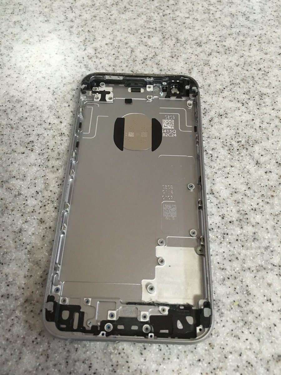 休業中 Cis Iphone脱獄代行 2時間かけてバラバラにして フレームをブラックフレームに交換して 更にリンゴマーク をledに光らせました ちょーかっこいい でもバラすの疲れた