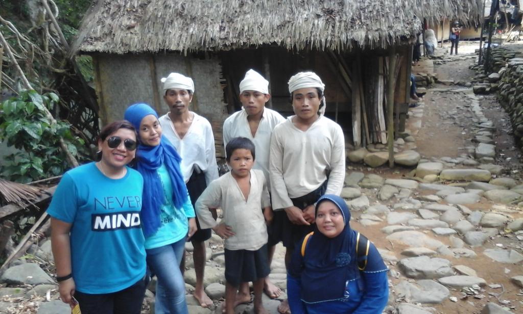 riasindiasta's tweet photo. bersama suku baduy luar..sederhana itu bahagia ketika melihat mereka cc : @detikTravel #latepost #explorebaduy https://t.co/zKeNQAL38n