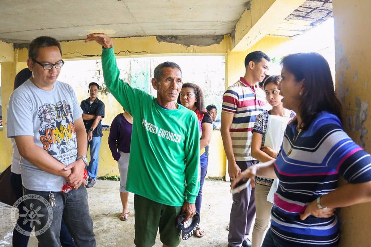 lenirobredo's tweet photo. [A] EARLIER: "Good things are coming and the residents are very grateful." - VP Leni Robredo https://t.co/jBVz8TgADY