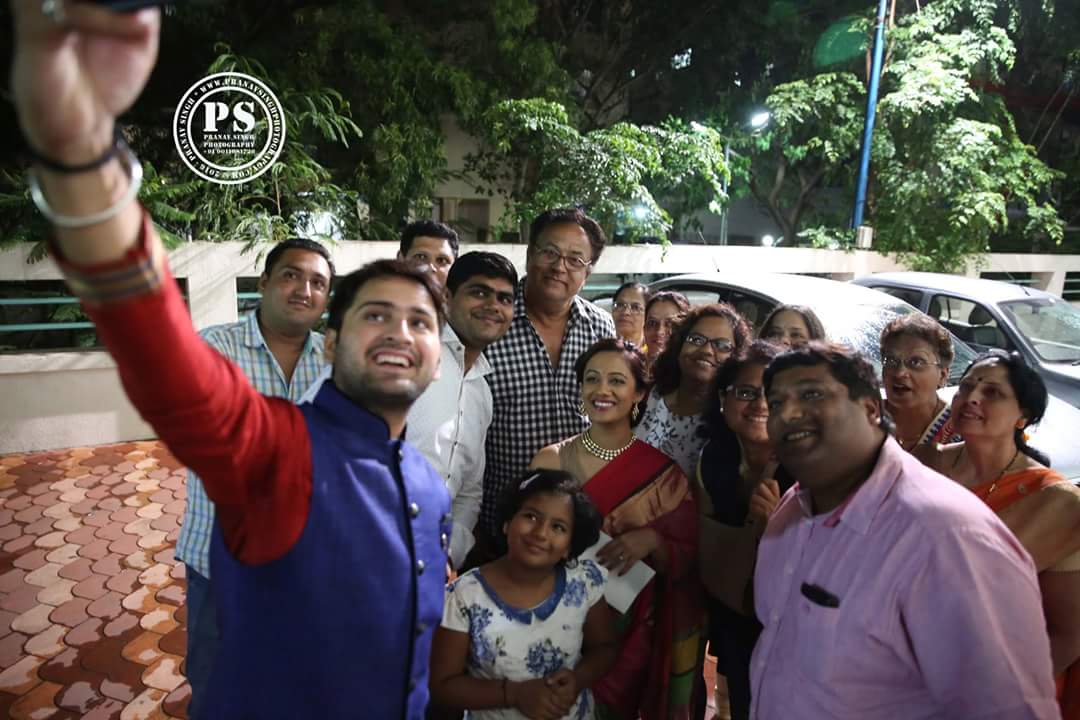 sidchandekarfc's tweet image. When our charmer is there in those pictures, Pictures become perfect automatically!! #LostAndFound #PremiereShow!