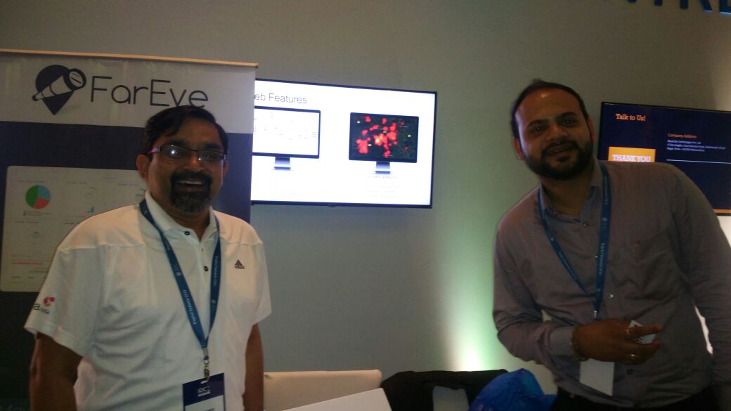 FarEye's tweet photo. Conglomerate of #IT heads! 
Sumit Saxena, VP- Growth &amp; Strategy,FarEye with @ranendrakdatta VP-IT @SABMillerIndia https://t.co/WiT4nbfxl9