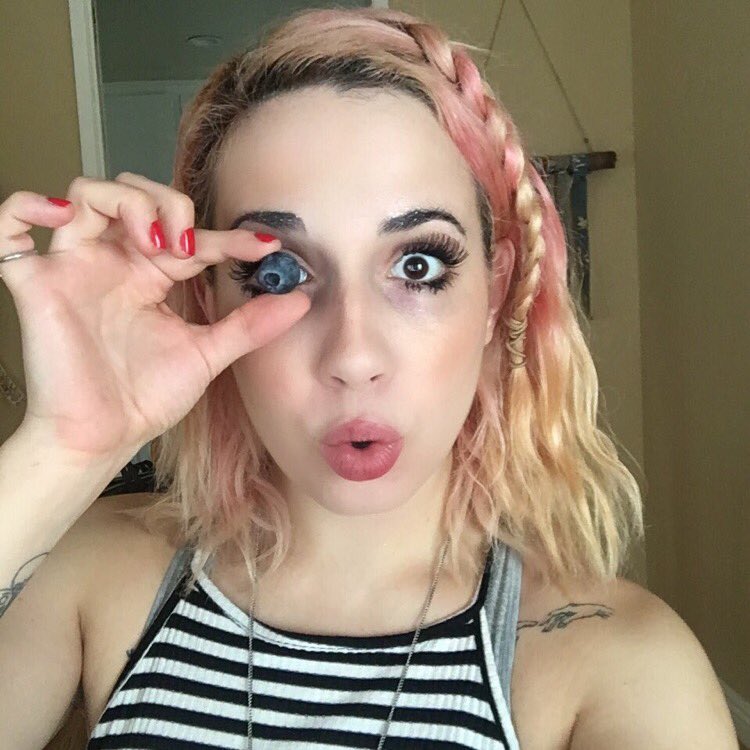 sizzyasflowers tweet picture