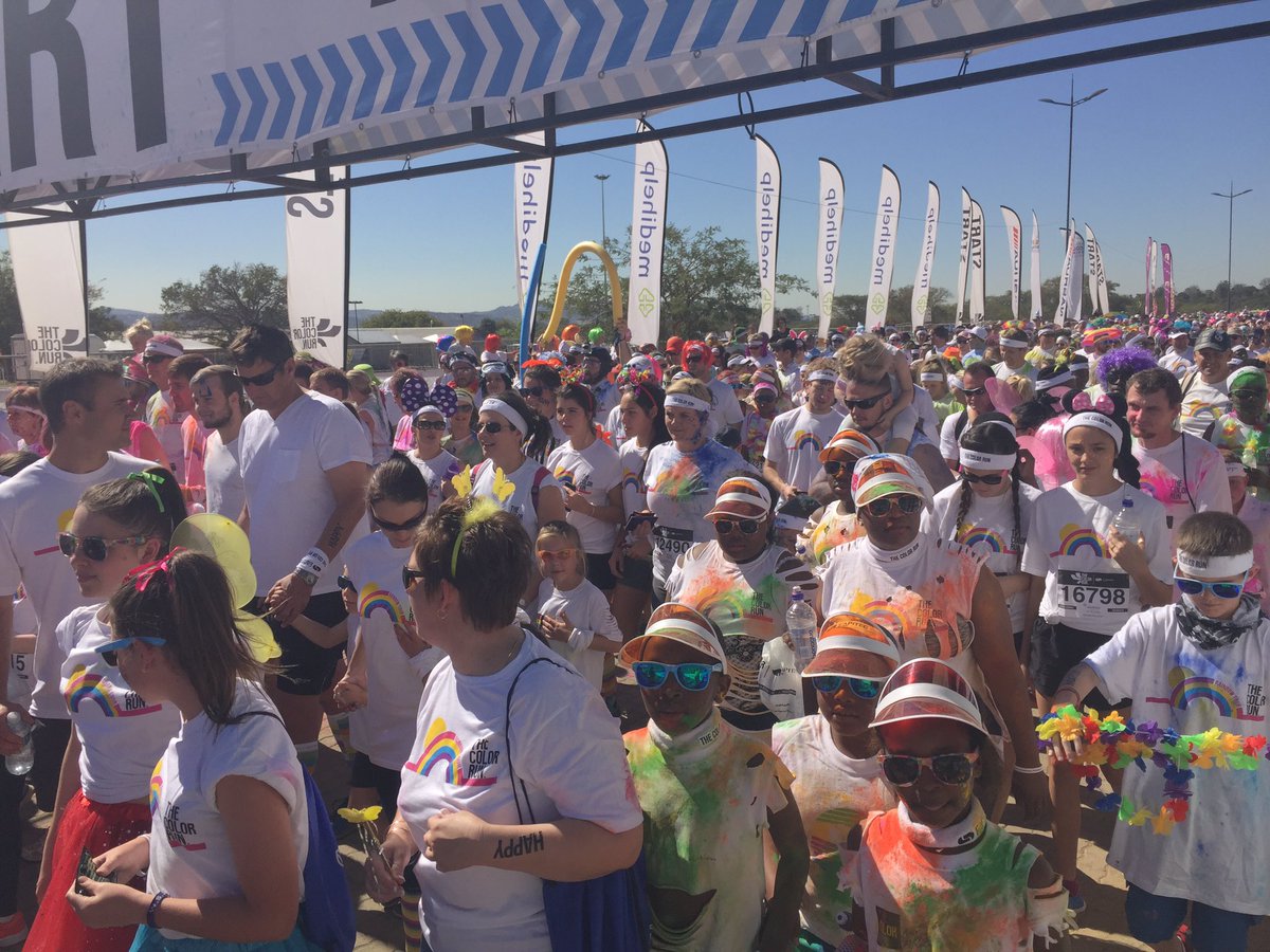 MisterJacques's tweet image. '@jacarandafm @CapitecBankSA #TheColorRunSA #Happiest5K #CapitecLiveBetter 3000 runners/walkers and some #Dogs
