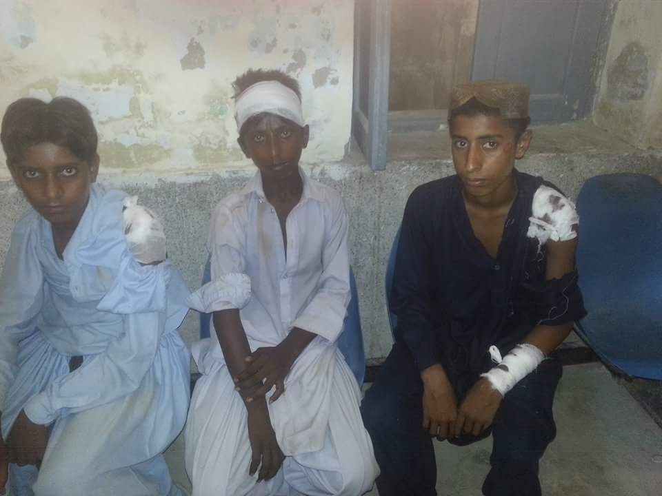 DailySitaraSind's tweet photo. Thul: #educatin #works #dept ki na ehli mirpur buriro #high #school m #chat #dhamake s gir gae #4 #tulba #zakhmi https://t.co/yA9W9s2JMV