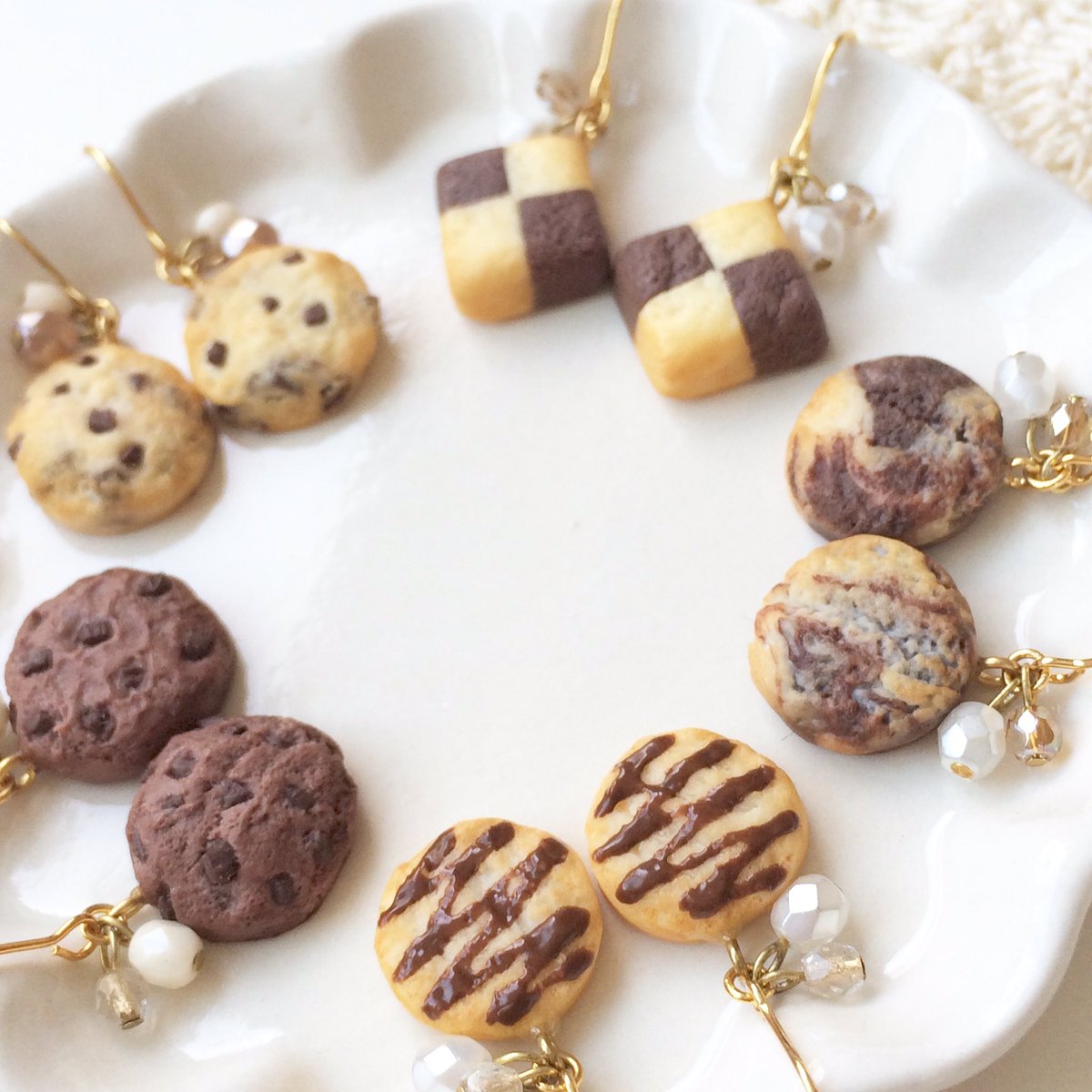 クッキーピアスを撮影中。 接写が難しくて爆発しそう！ #ハンドメイド 