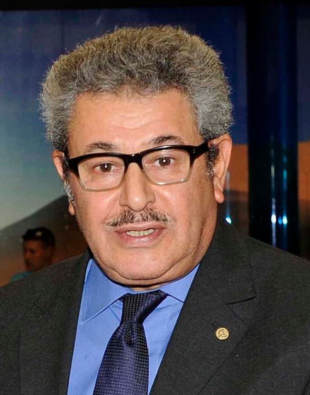 AlraiMediaGroup's tweet photo. النائب كامل العوضي يقترح اطلاق اسم مجبل المطوع على المركز العلمي تخليدا لذكراه وتقديرا لما بذله في سبيل رفعة الكويت https://t.co/i9EC0De1Dh