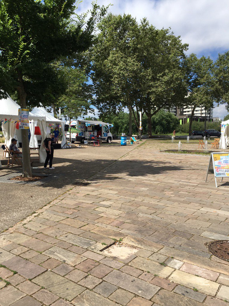 WohlfahrtRobert's tweet photo. Les jeunes du droit de mourir dans la dignité à Strasbourg. Place Dauphine https://t.co/6dQCNQ6h7m