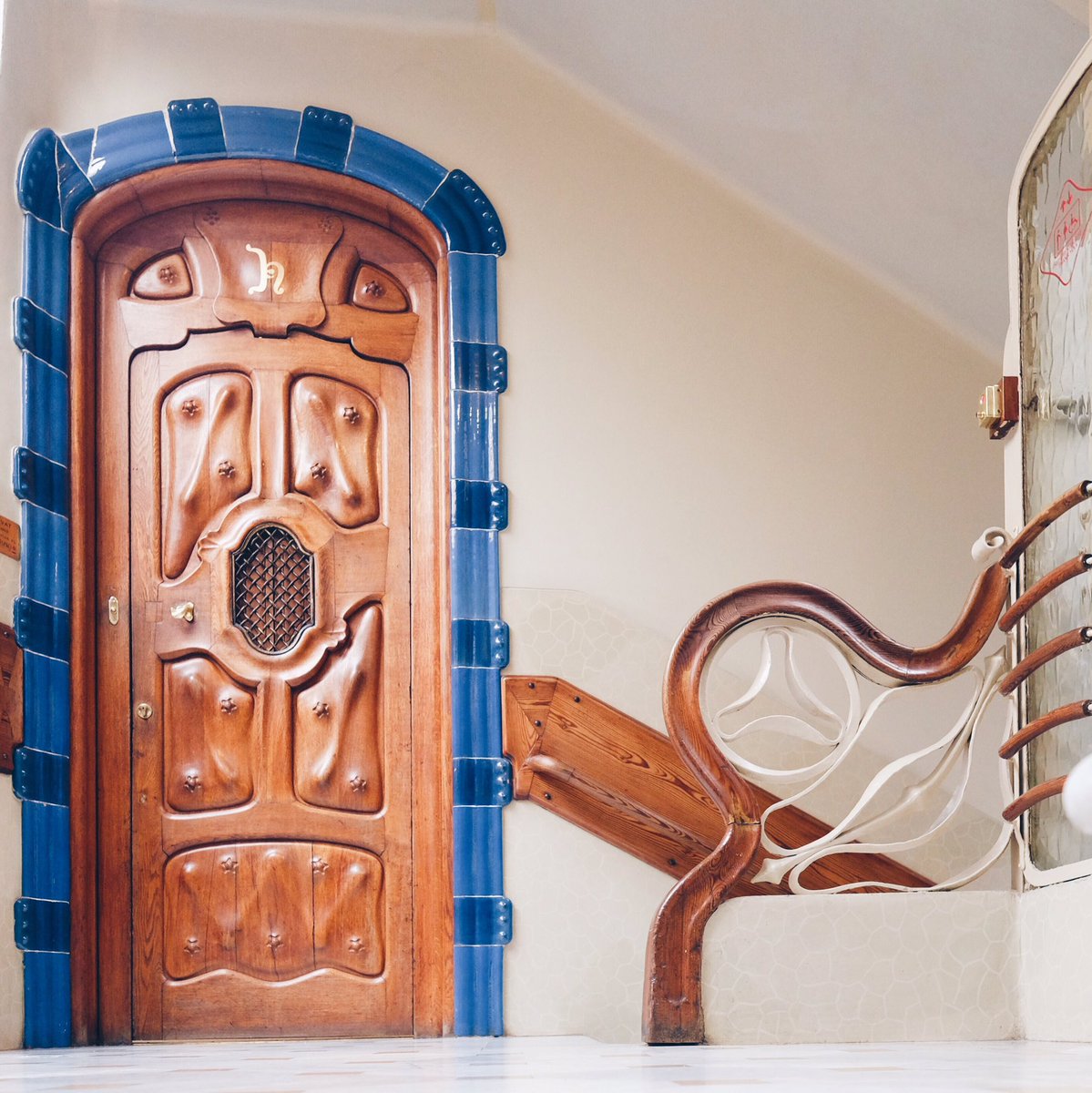 msubirats's tweet photo. La @CasaBatlloGaudi és art! Sempre que entro m'emociona! #PhotoContest #casabatllo https://t.co/9Xku9XQLhN