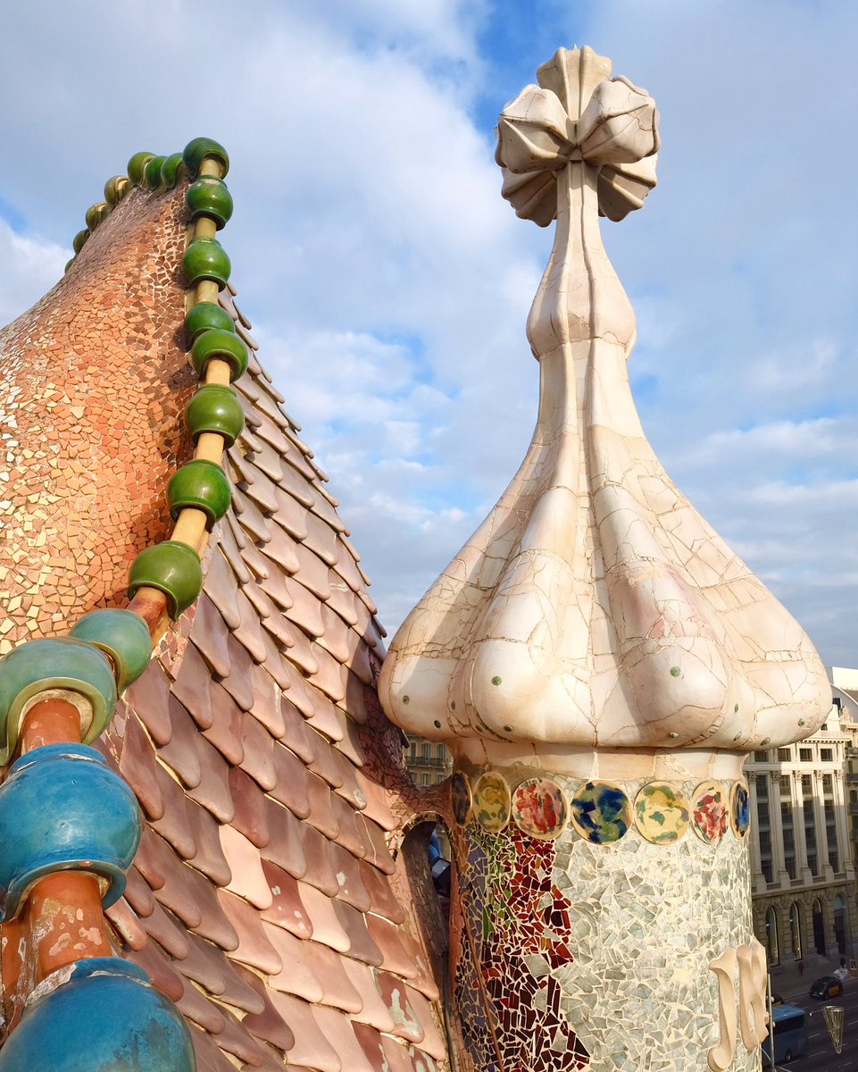 msubirats's tweet photo. La @CasaBatlloGaudi és art! Sempre que entro m'emociona! #PhotoContest #casabatllo https://t.co/9Xku9XQLhN