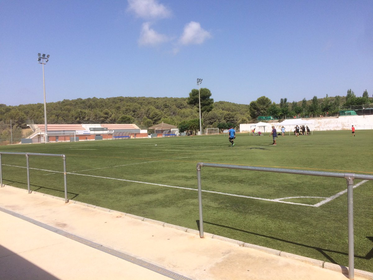 cf_cunit's tweet photo. Todo listo para el torneo 12h. A falta de 30min, los equipos empieza a calentar. Venir y disfrutad! https://t.co/jgUHSLBKEq