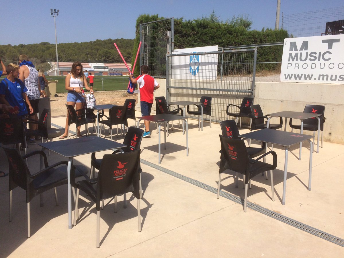 cf_cunit's tweet photo. Todo listo para el torneo 12h. A falta de 30min, los equipos empieza a calentar. Venir y disfrutad! https://t.co/jgUHSLBKEq
