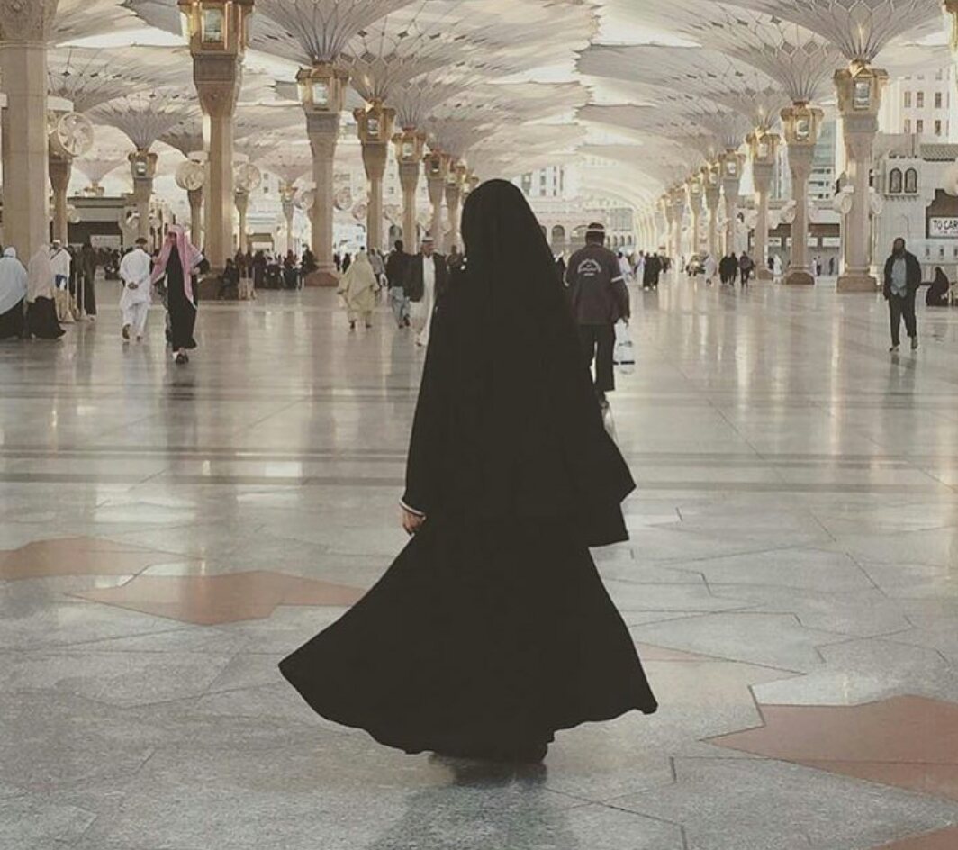 A woman's heart must be so lost in Allah that a man must seek Allahﷻ  first in order to find her.🌺