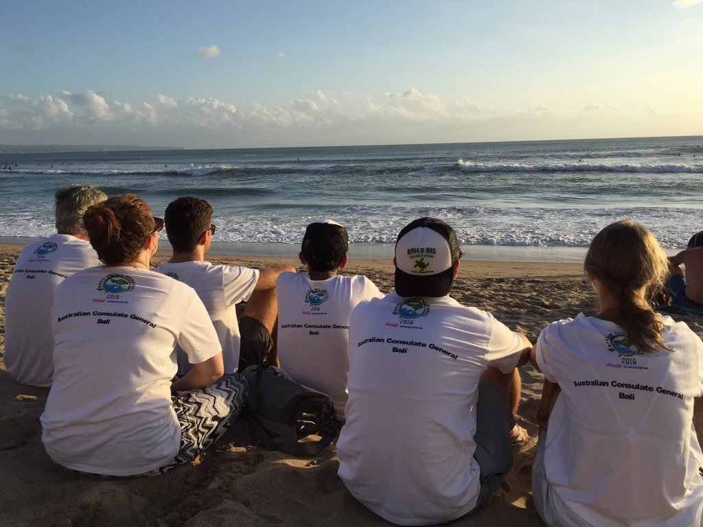 KonJenBali's tweet photo. KonJen team enjoying the sunset session at the #PadmaChallenge @CocaCola_ID @Quiksilver_ID https://t.co/Fy1lljsHfA