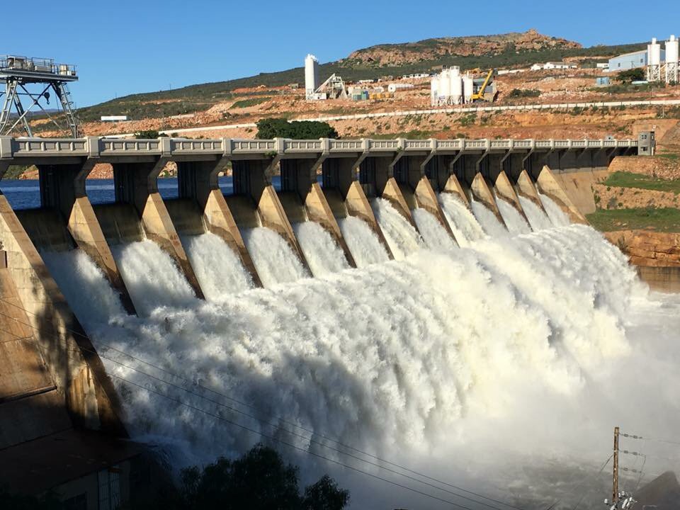 RicoBasson's tweet photo. Great to see Clanwilliam dam at 101% vs 46% last year! WC dams now 51% @VinPro_za @landbou https://t.co/6f6YCsOGkC
