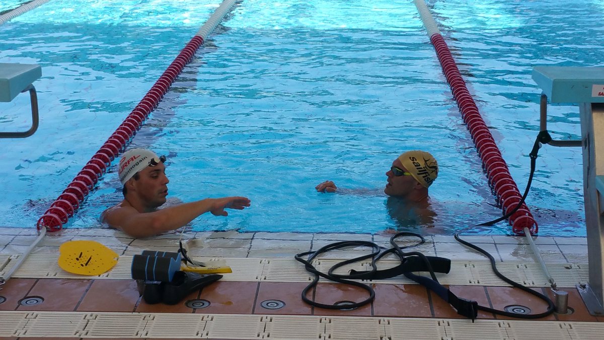 El Conseller <a href="/raulromeva/">Raül Romeva i Rueda</a> escull la piscina de 50m del <a href="/geieg/">Geie geie</a> per treballar tècnica amb <a href="/BrentonCabello/">Brenton Cabello</a> Gràcies.