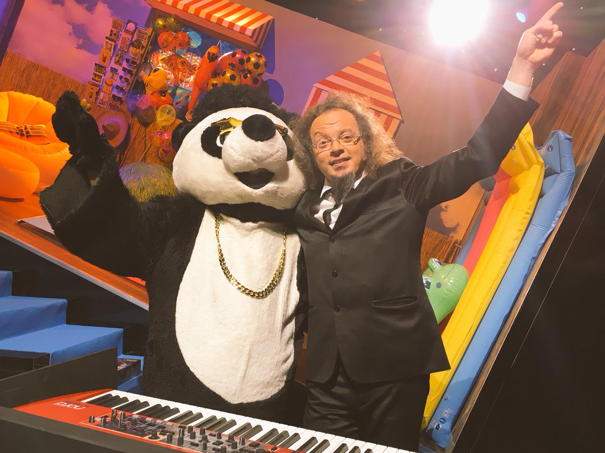 Arthur_Officiel's tweet photo. ☀️Pour les retardataires, le replay dingue de #VTEP est ici !➡️https://t.co/e8MZD3U0Kj🌴 @TF1 #NewGames #Fousrires https://t.co/OR0423RBfA