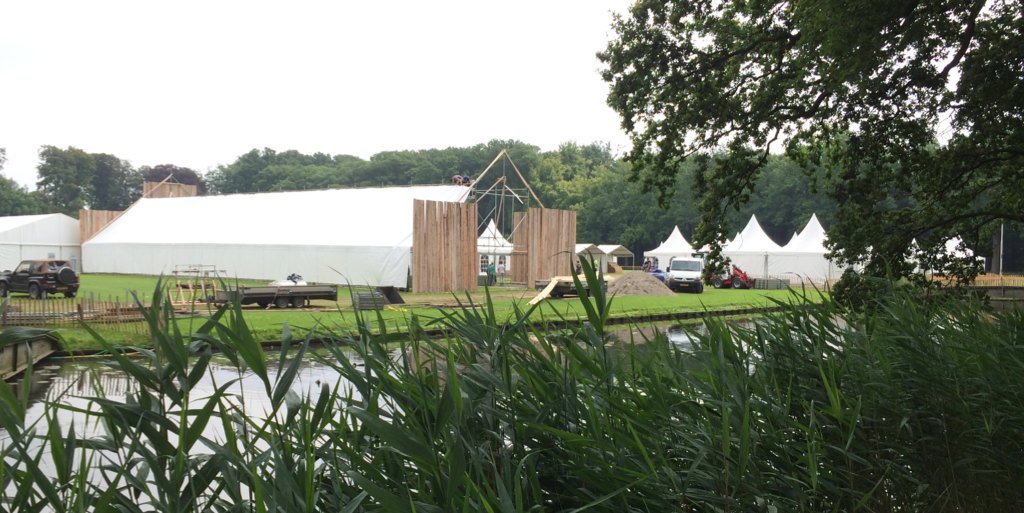 TDZomerfair's tweet photo. De opbouw is in volle gang. Ondernemers van De Bewuste Meerwaarde pakken groot uit! https://t.co/1psljCF53R