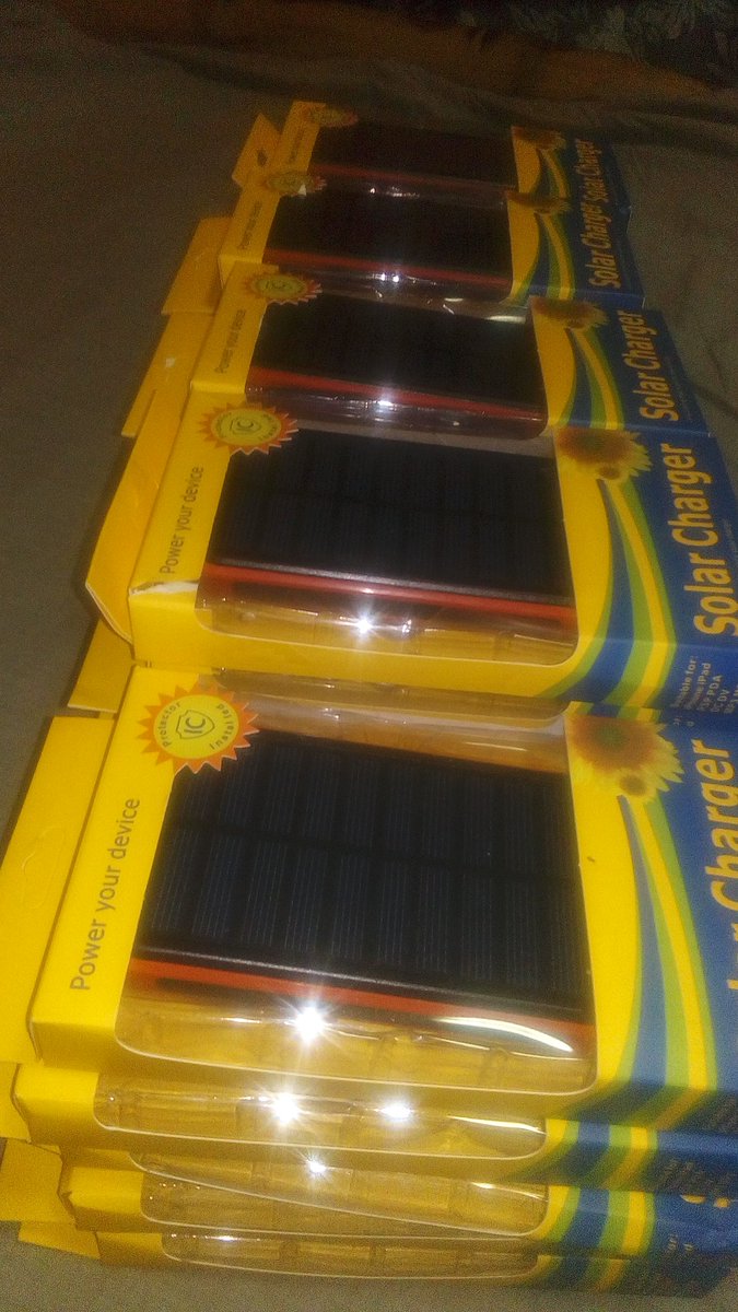billpab's tweet photo. Na abot na jud sila... for sale Solar Powerbank 10000mAh for Php 1800 only! Pm lang kamo :) limited stocks lang.. https://t.co/7zoxGAoQXD