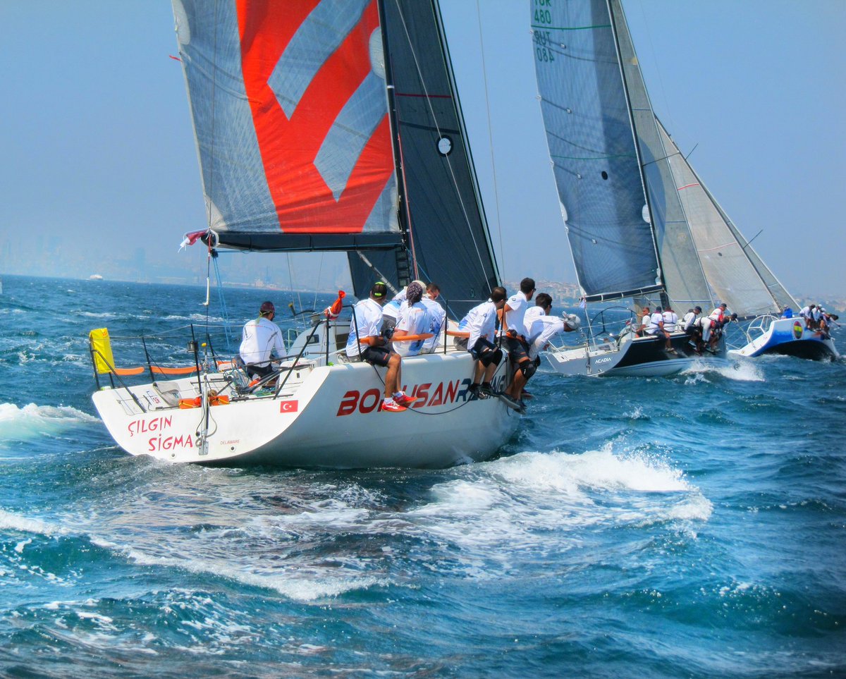 NG Hotels Farr40 Türkiye Şampiyonası bugün de Caddebostan-Adalar parkurunda kıran kırana sürüyor.