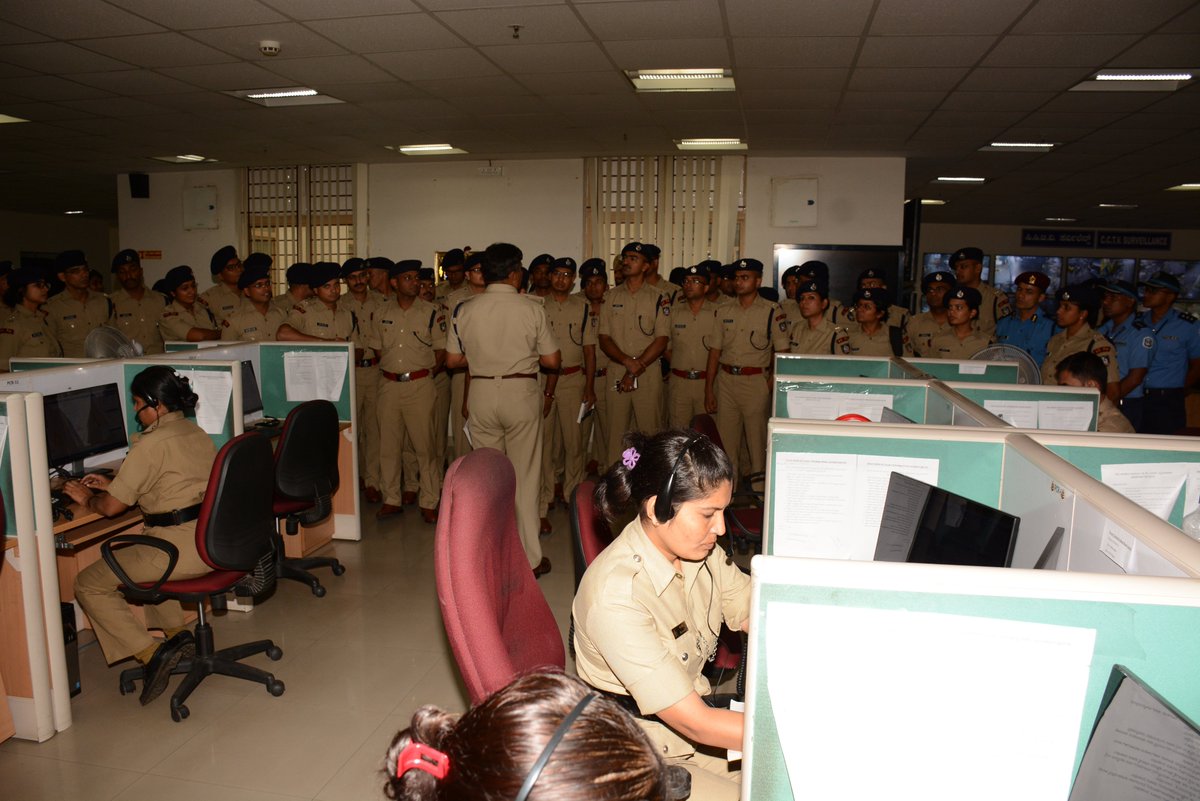 BlrCityPolice's tweet photo. Officers from #Nepal #Bhutan #Maldives & 68th Batch IPS Probationers Visited #Command_Centre Today. https://t.co/UGB6ulGzFo