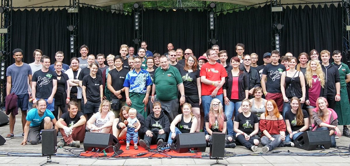 RockImGruenen's tweet photo. Großes Dankeschön an das Helferteam von #RiG2016! <3 :D https://t.co/grJlweGVM7