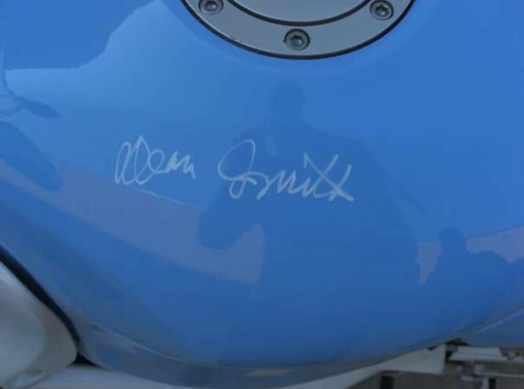 ACraven1018's tweet photo. One of a kind bike for the ultimate fan, signed by Dean Smith! https://t.co/3n6Jbo53Pq @UNC_Basketball @TarHeelTimes https://t.co/GGNJ6iOV0M