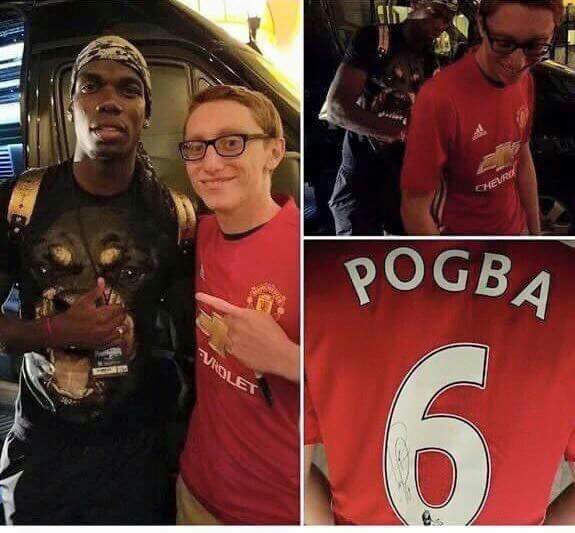 MUFCworld_com's tweet image. Paul Pogba signs Manchester United shirt with his name and number 6 for a fans birthday! It's finally happening?
