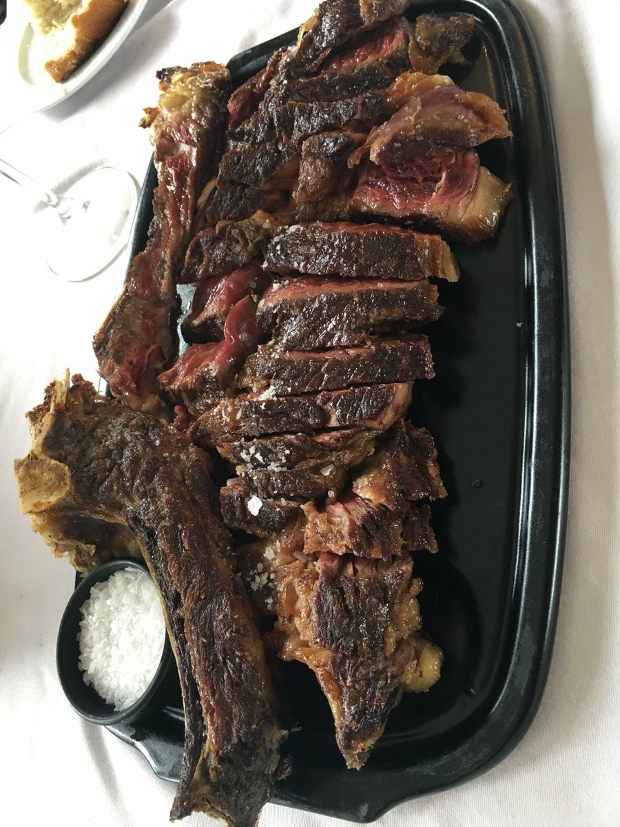 martlevy's tweet photo. "Chuleton de fleckvieh" #FoursquareFind @ Asador DeVega https://t.co/6HXuABMAj6 https://t.co/nYmgwL1TH9