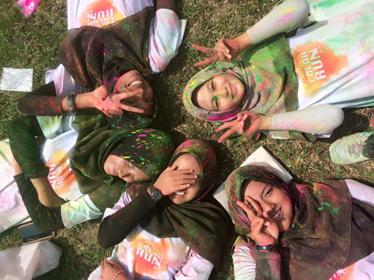 AliasAyesha's tweet photo. After #unitencolorrun https://t.co/kDxjFnBw36