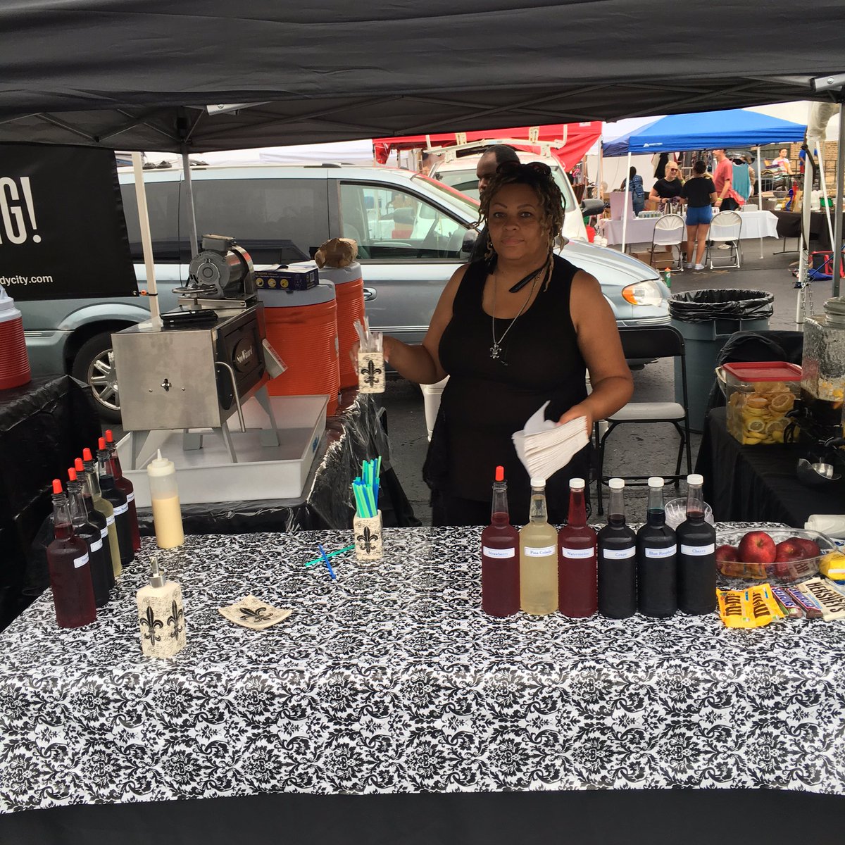 CreoleSno's tweet photo. #Lagniappe #Letsgeauxgetem #RandolphStreetMarket #BonMangerCaters #CestBon #chi https://t.co/4Uf59EkuAy