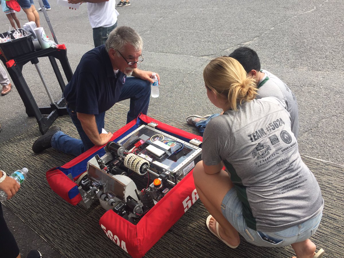 SPHS_tigertech's tweet photo. Check us out at Christmas in July in South Plainfield!! #omgROBOTS https://t.co/valyUFqKAD