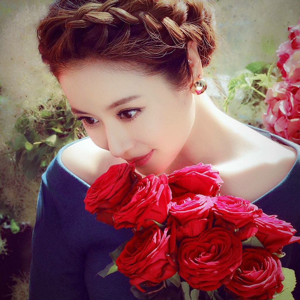 PoongieLim's tweet photo. You are the most beautiful bride, please be happy, happy and forever happy, my dearest ❤️ @RUBYLIN127 https://t.co/mrklGyq4BK