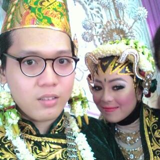 Selamat menempuh hidup baru buat salah satu pendiri #GoonersUMT kakak lina, semoga menjadi keluarga samawa...!!! ☹ ☹