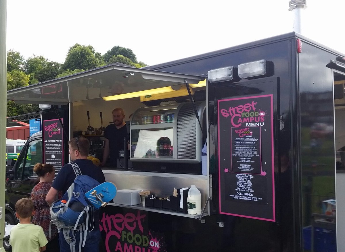 UoWcatering's tweet photo. @_UoW having a great day supporting #pitp2016 in Winchester @StreetFoodUoW #local #vegan #summerfun #steetfood https://t.co/hJcRSd0YW4