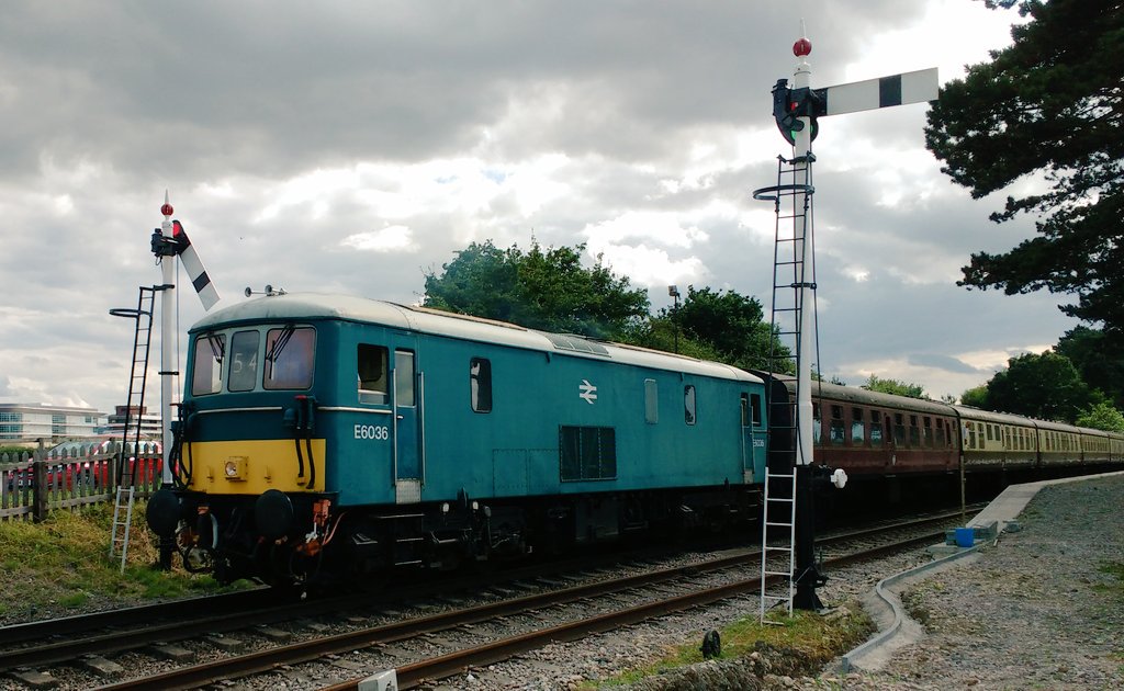 GWSR's tweet photo. 2016 Diesel Gala - Class 73 E6036 just left Cheltenham with the short rake #runningto https://t.co/FgqA8aWlVM