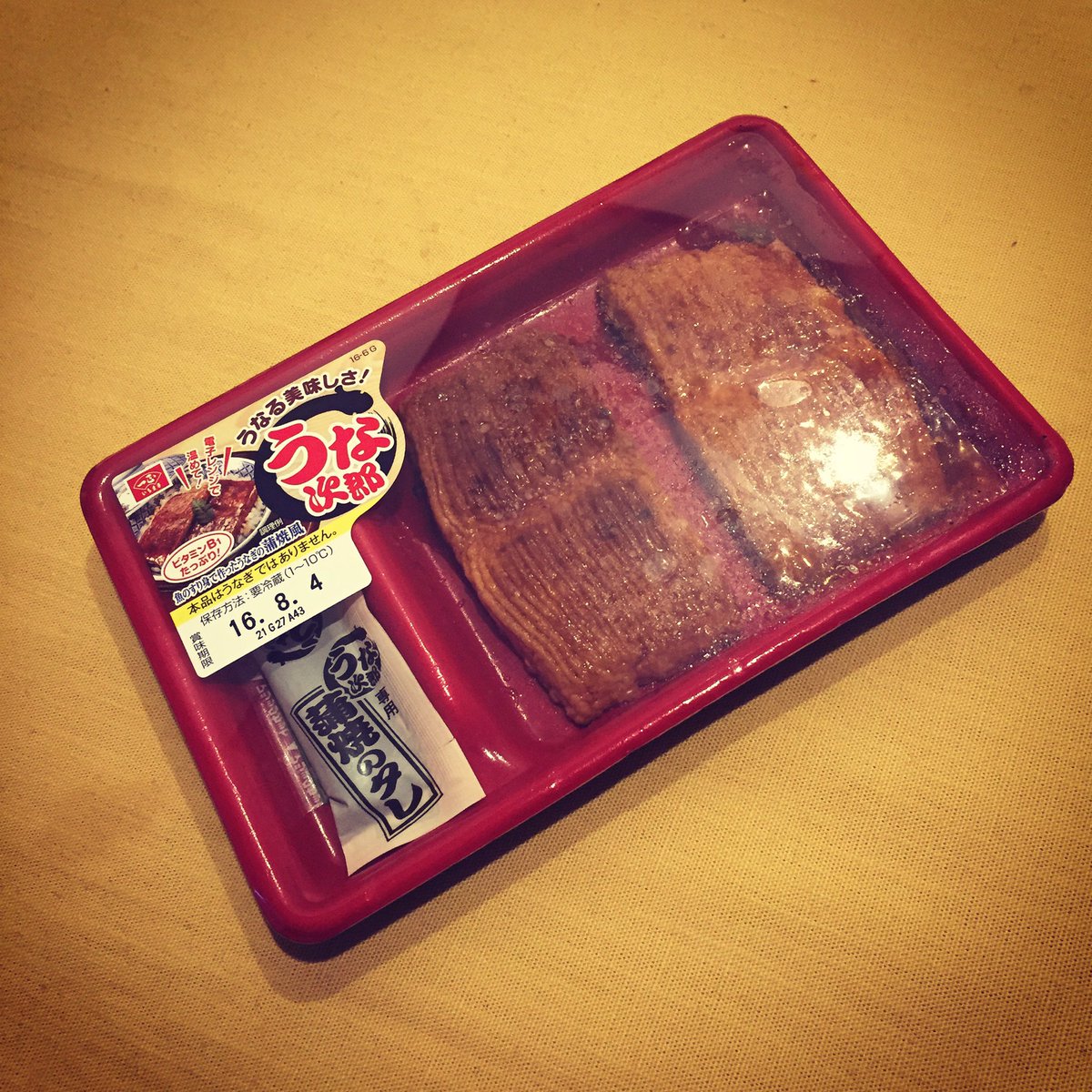 Isana 丑の日なので噂のうなかま うな次郎 でちらし寿司 普通に美味しい うなぎかと言われればうなぎではないけれど カニかまvsかによりずっと近い 脂が少なめでさっぱりしているけれど こういう食べ方なら全く問題ない