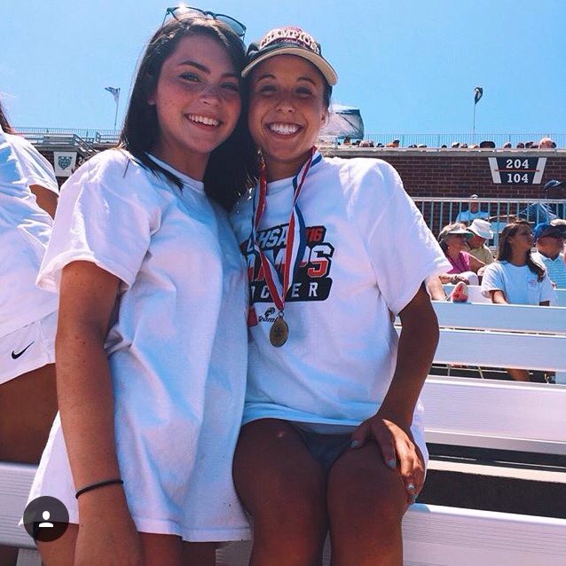 caroline_orman's tweet photo. Happy birthday hay!!!! I love you so so much and I hope you live it up on your big day❤️💃💗😘 @hayleyakers_ https://t.co/v6lxtXctQY