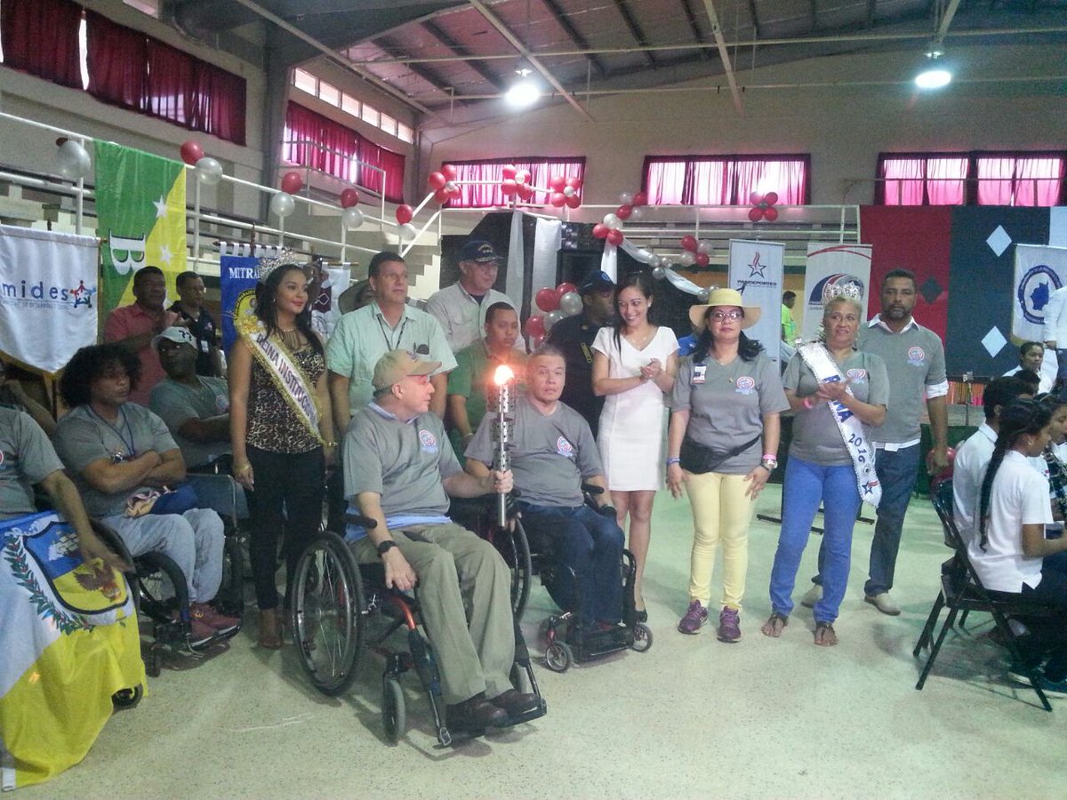 CocleCreativa's tweet photo. Inicia actividades de carreras de sillas de ruedas #Cesore de #Penonomé atletas de distintos lugares y niño simbolo https://t.co/wi4py4Mxhi
