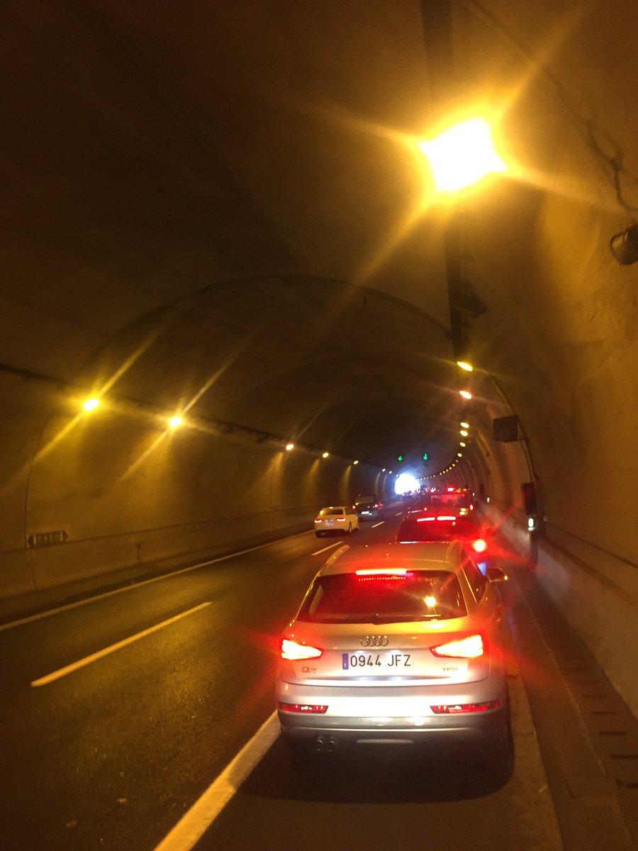 RoberAlaiz's tweet photo. Un pokemon legendario en el Túnel de Reinosa #PokemonGo la que se está liando https://t.co/JABw6ZQtR3