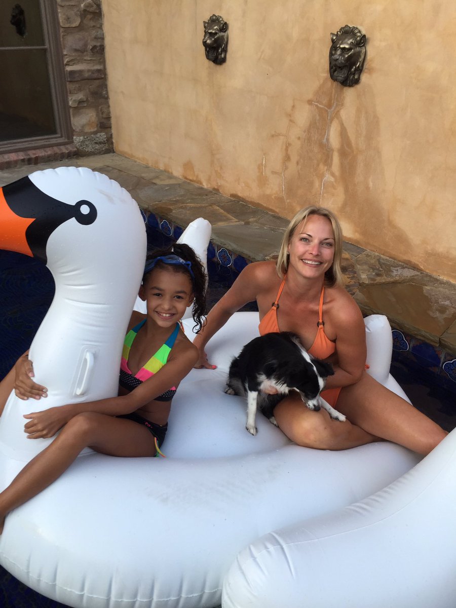 melissamullerRE's tweet photo. #funtime2016 with my godchild #Neveah https://t.co/9wsGNldbgp