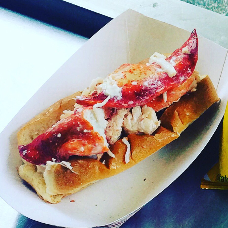 GGCTruck's tweet photo. Fresh Maine lobster roll and a bag of chips for only $12! Don't miss this fantastic deal! https://t.co/yyZXXkfvbv