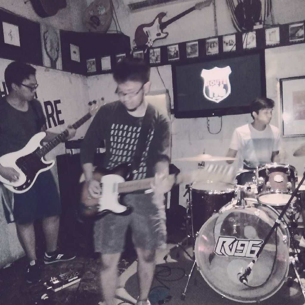 indiemanilalive's tweet photo. TIDE/EDIT now playing at #RunDorothyEP // @route196rocks https://t.co/3J0gomlRM9