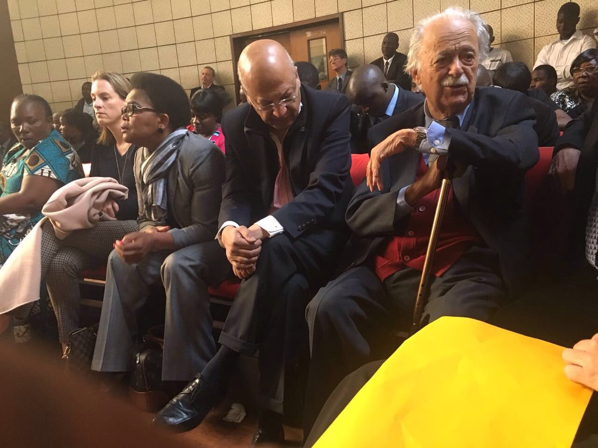 TrevorNcube's tweet photo. George Bizos supports people's cause again. He attended #DouglasMahiya bail Hearing in Harare with Beatrice Mtetwa👇🏿 https://t.co/5YuFVMOfk3