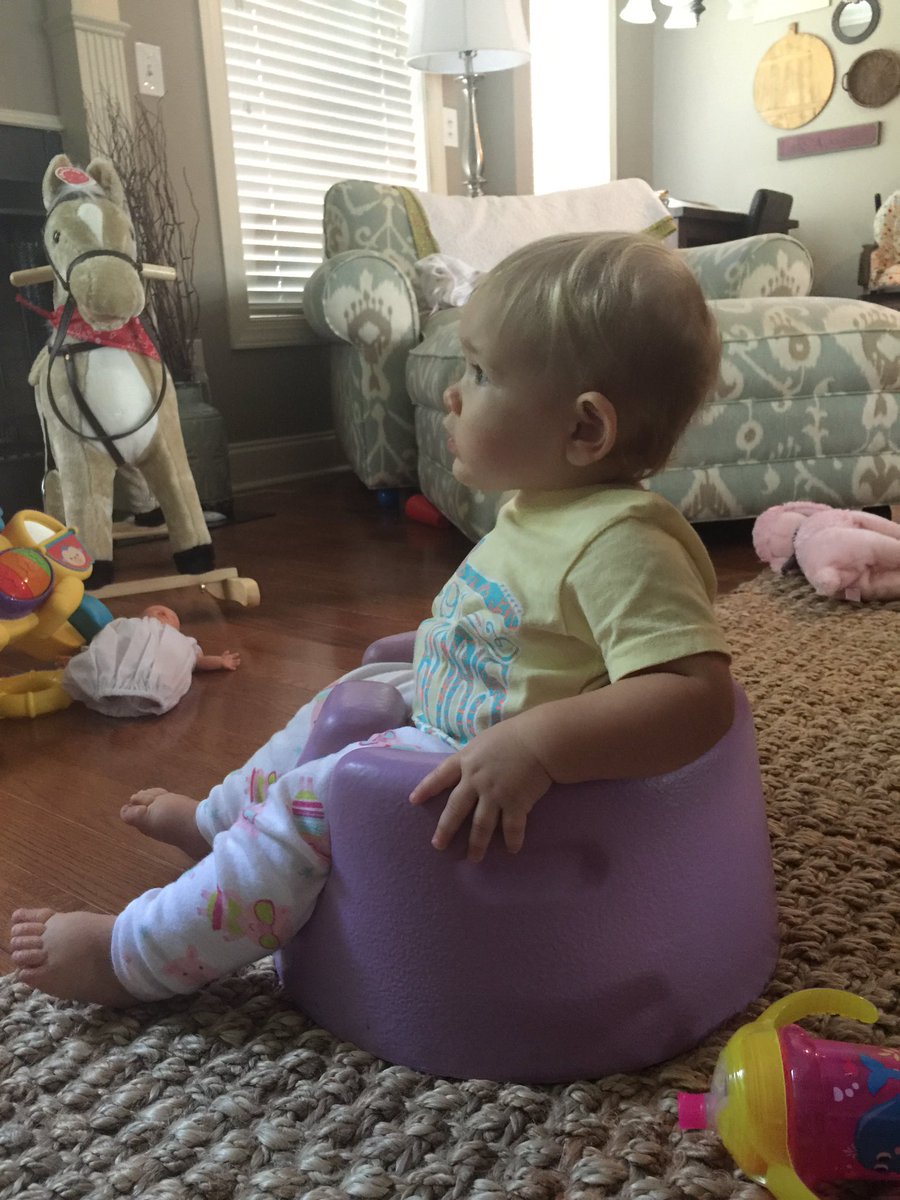 annwrush's tweet photo. Hard to beat a Saturday morning like this #sweetangel #leightonolivia #watchingmickeymouse #lazymorning ❤️😍 https://t.co/E4PaulVXwd